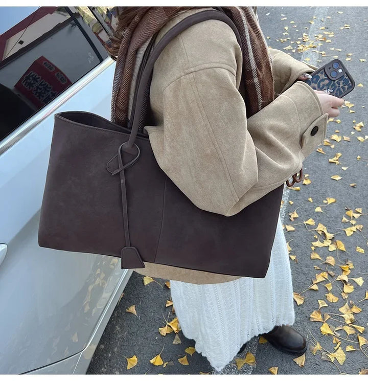 Suede bag with classic design