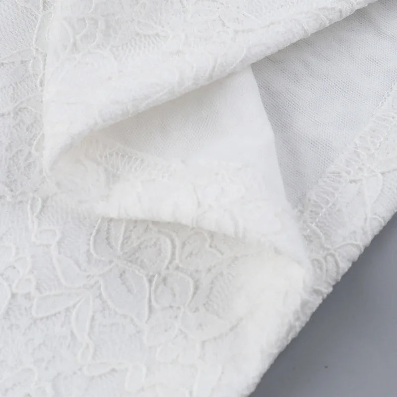 שמלת מיני תחרה צמודה בעיצוב מחוך כתפיות נופלות - פייסיס