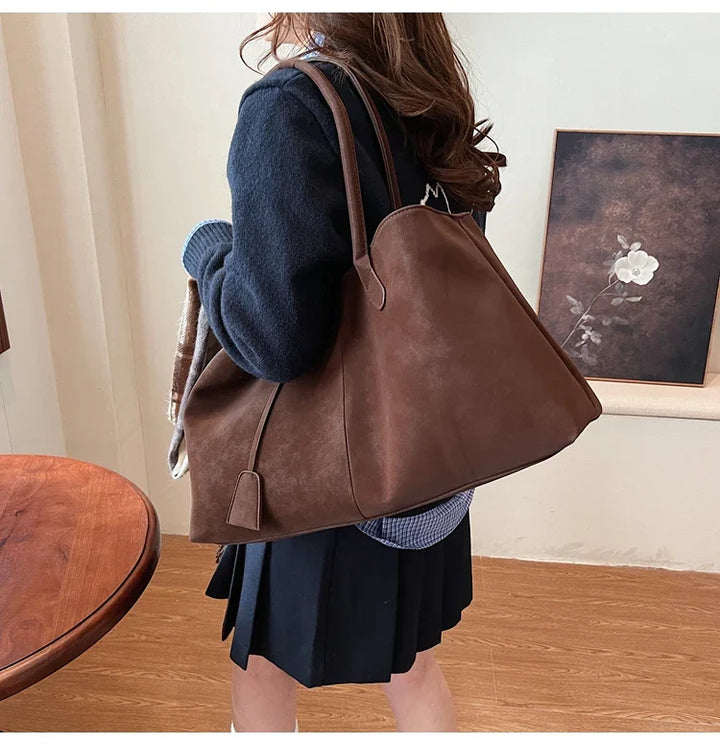 Suede bag with classic design