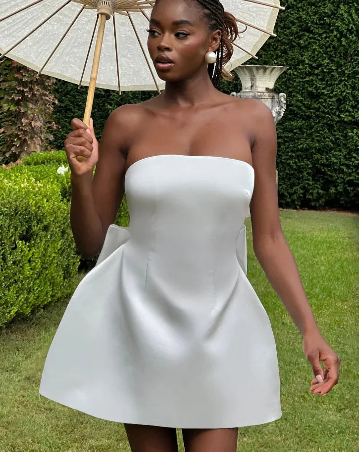 שמלת מיני סאטן בגזרת A בעיטור פפיון קשירה בגב להצמדה במותן - ליליה