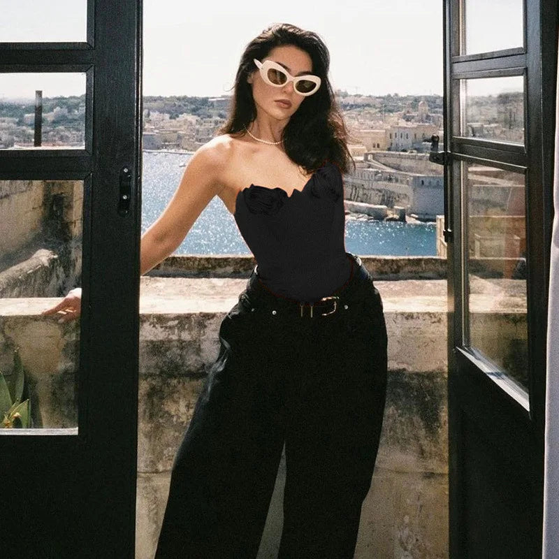 טופ מחוך סטרפלס בעיטור פרחים - אלה