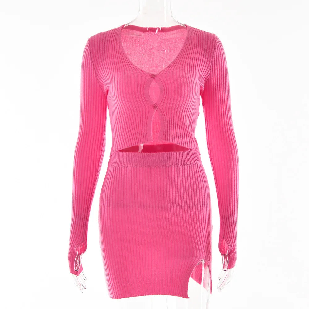 סט סרוג חצאית מיני וחולצת סגירת כפתורים - כרמי