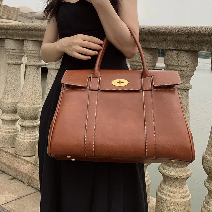 Leather bag with luxury design