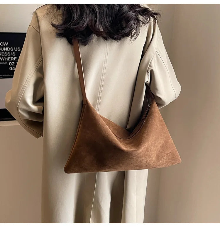 Suede bag with classic design