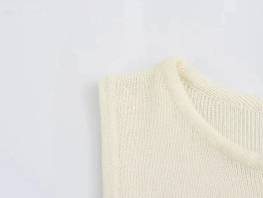 שמלת מידי אלגנטית סרוגה בעיטור כפתורים ושסע קטן - פייר