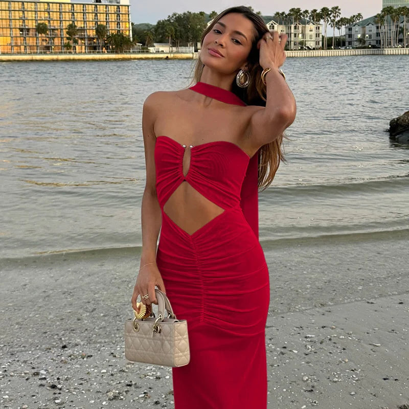 שמלת מקסי סטרפלס כיווצים בעיצוב פתח ורשת בעיטור אבזם וצעיף תואם - טולום