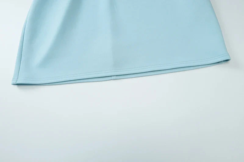 שמלת מיני מחויטת בגזרת A בעיצוב קשירה בגב להצמדה במותן בעיטור כיסים - יאר