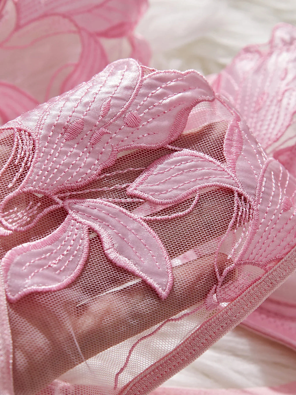 סט שקוף בעיטור רקמת עלים - Molly