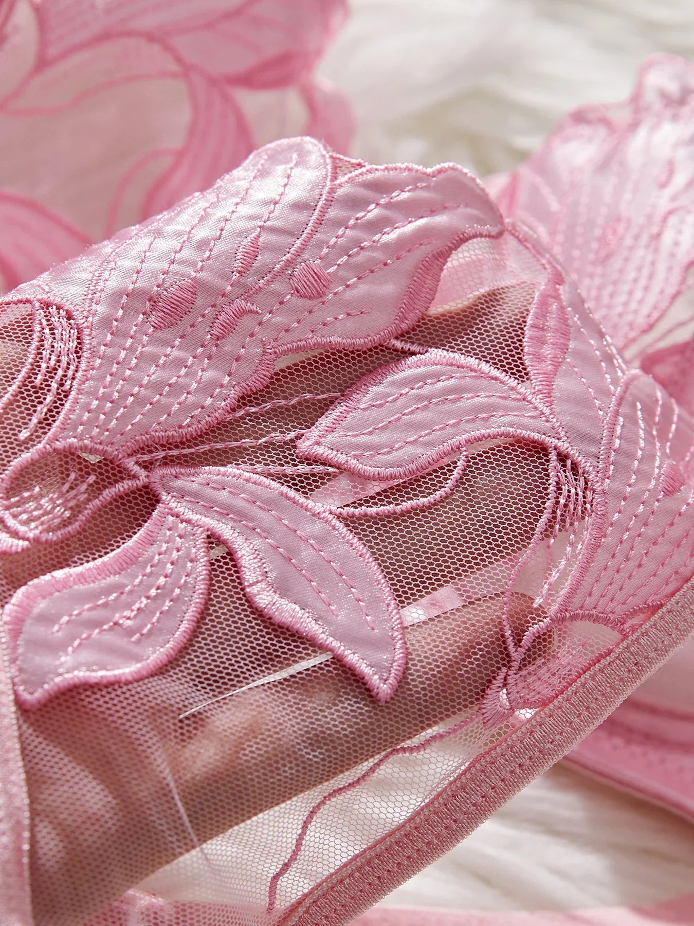 סט שקוף בעיטור רקמת עלים - Molly