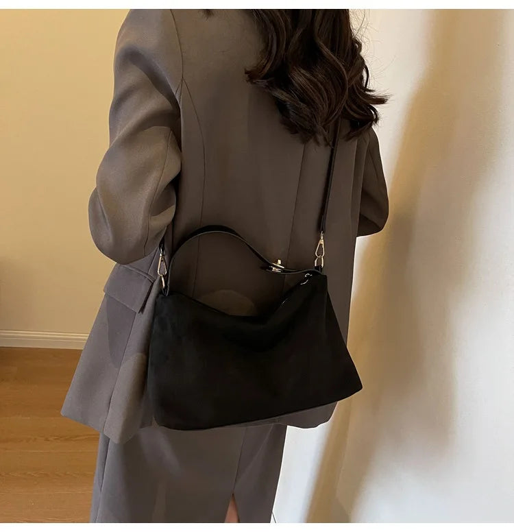 Suede bag with classic design