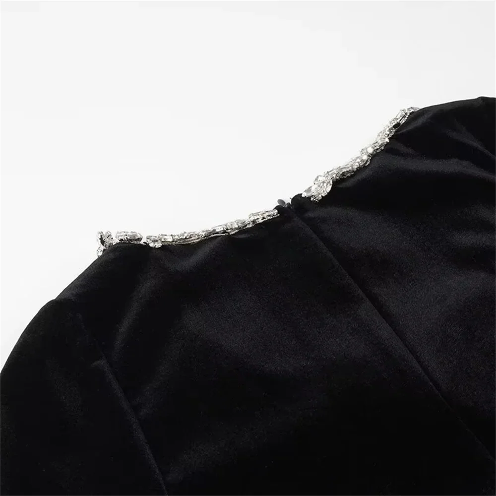 שמלת מיני קטיפה אלגנטית בעיטור יהלומים - אריאה