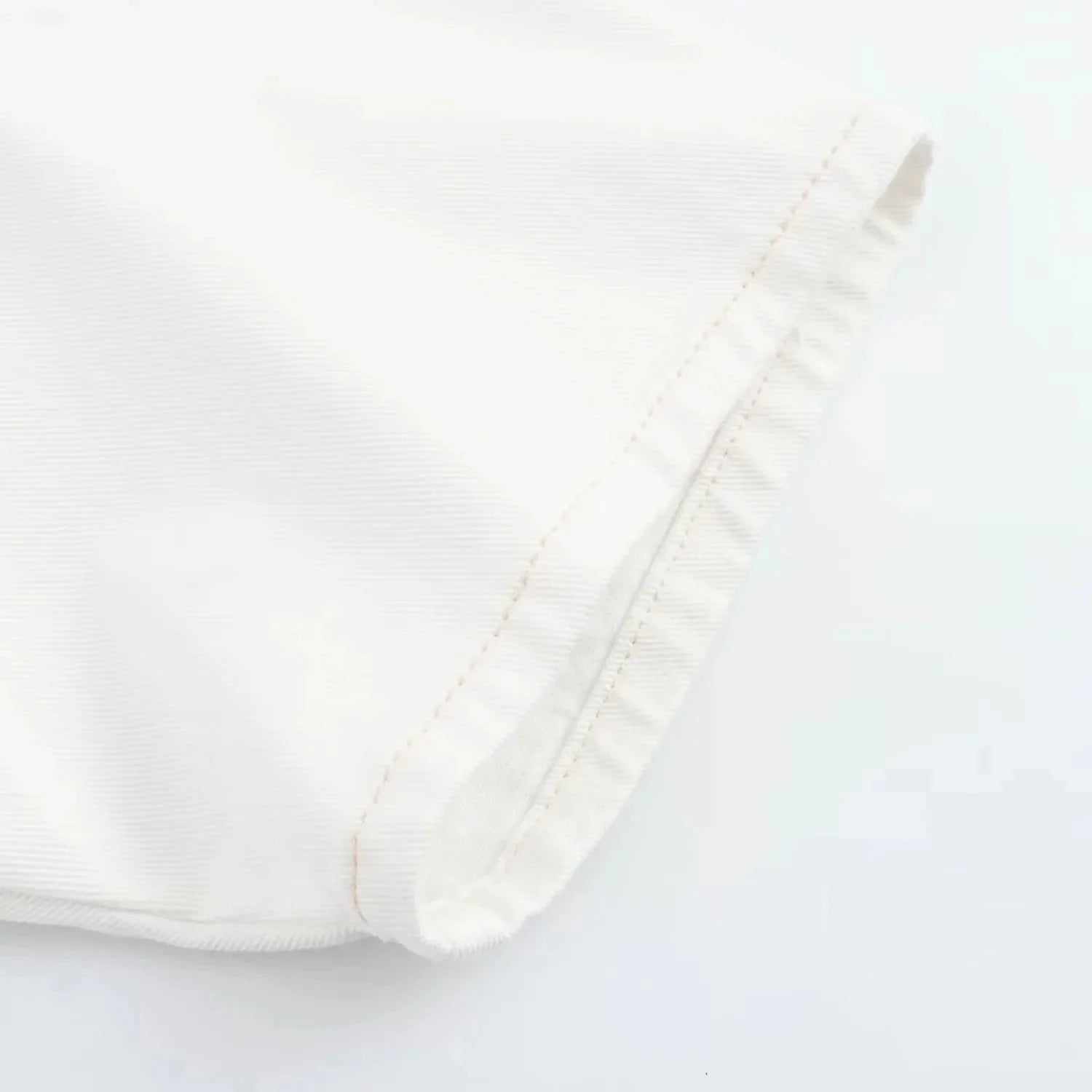 חליפת דנים שני חלקים לבנה מכנס חצאית ובלייזר מכופתר צווארון פולו  -  ג'נסיס