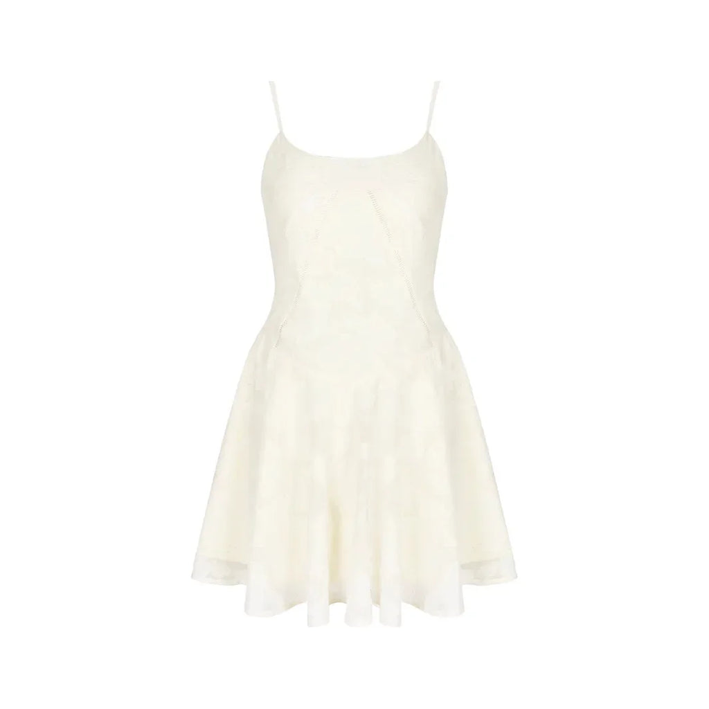 שמלת מיני שיפון בגזרת A בעיטור רקמת איורי פרחים בעיצוב קשירה בגב להצמדה במותן - Allyson