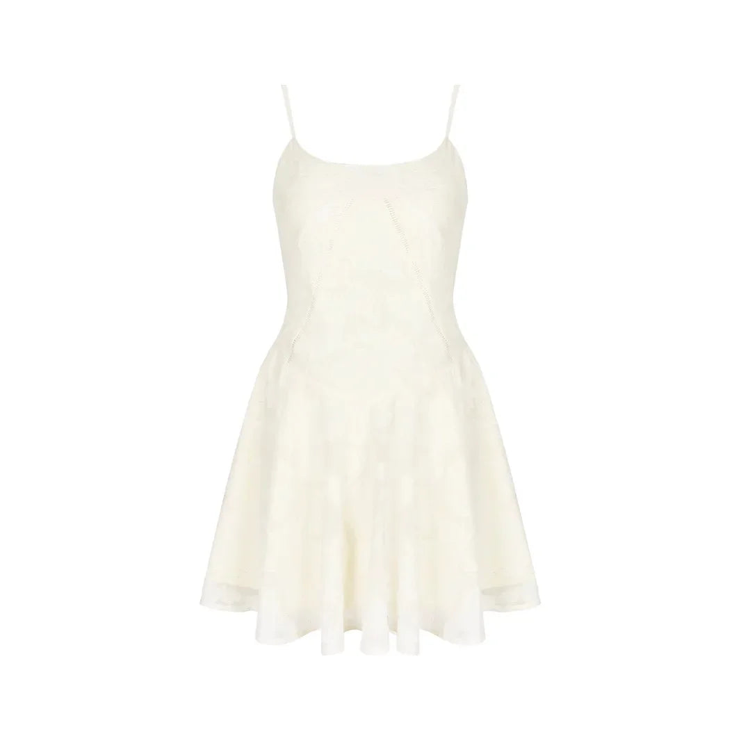 שמלת מיני שיפון בגזרת A בעיטור רקמת איורי פרחים בעיצוב קשירה בגב להצמדה במותן - Allyson