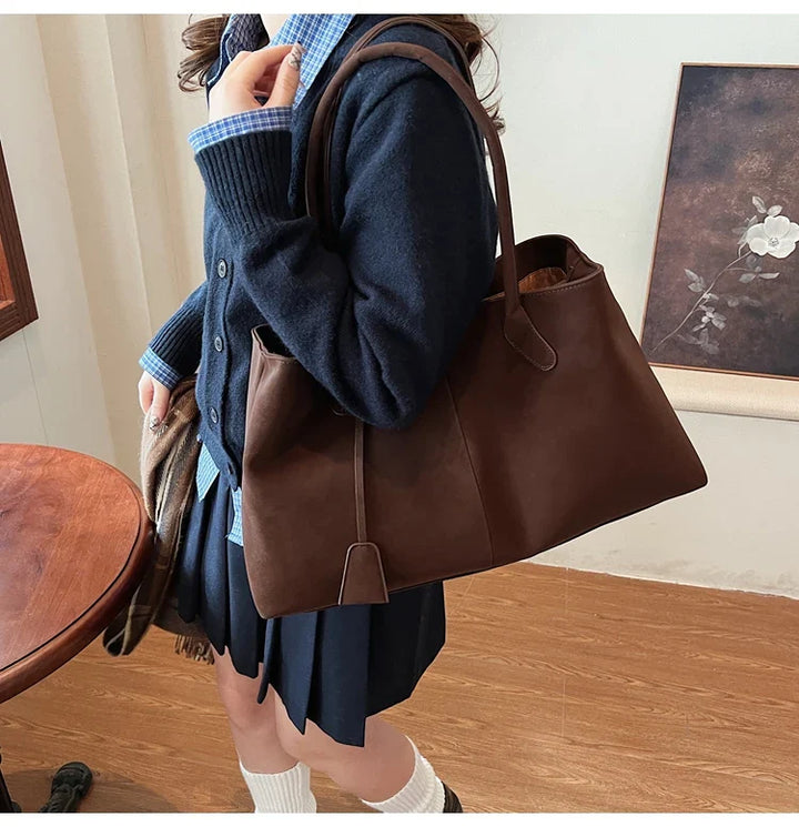 Suede bag with classic design