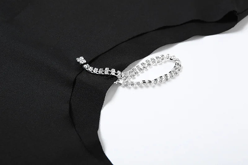 שמלת מיני פתחים בעיטור שרשראות - אגתה