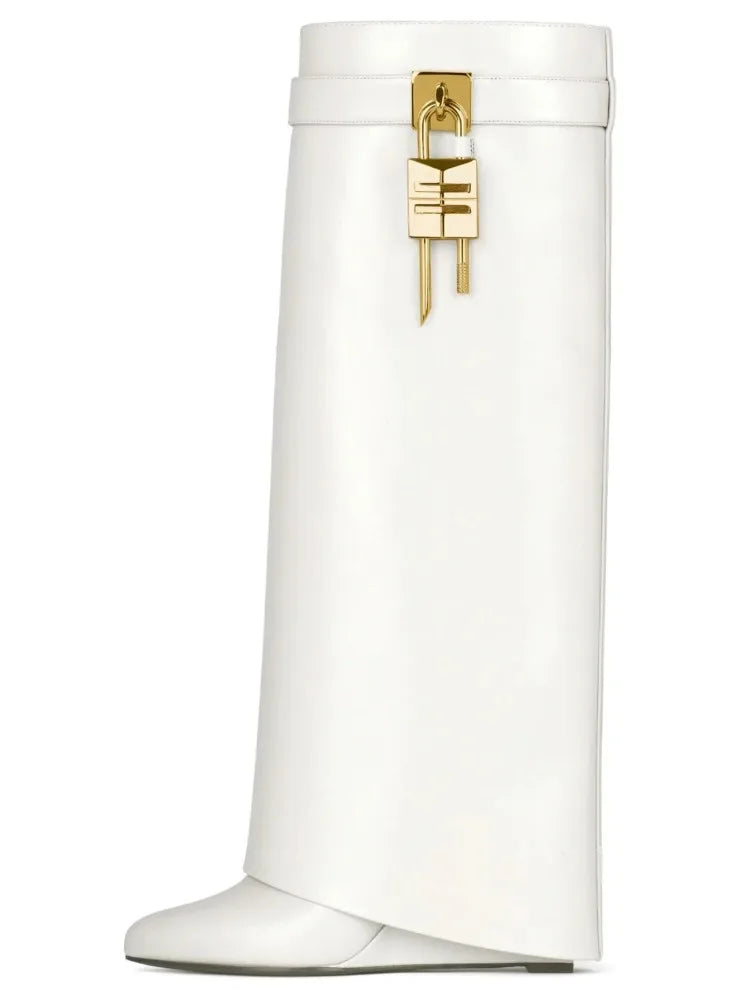 מגפי עקב דמוי עור גבוהים בעיטור מנעול - Reese