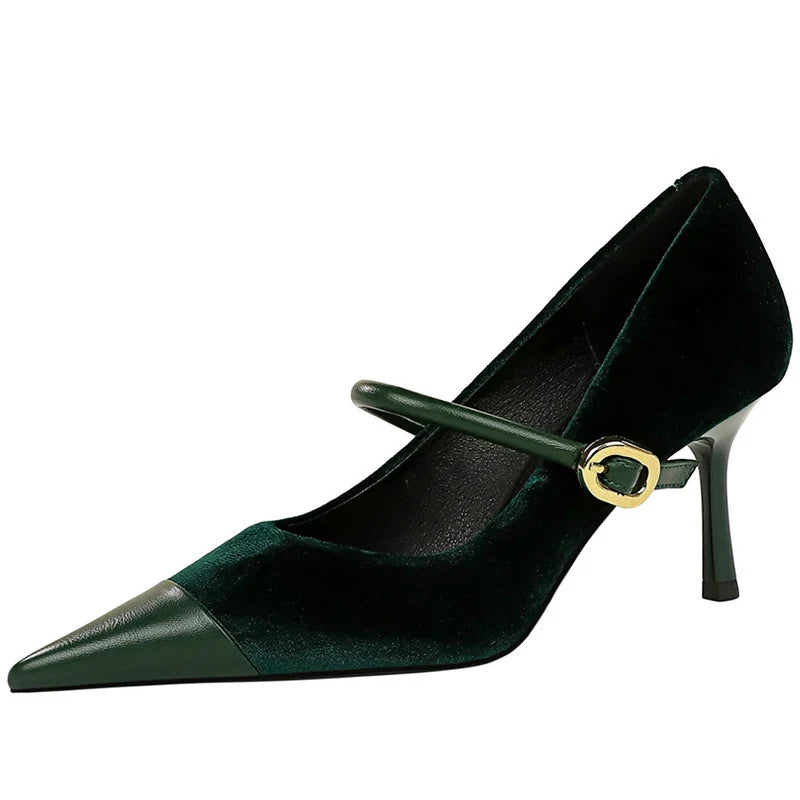 נעלי עקב שפיץ בעיטור אבזם בד קטיפה בשילוב דמוי עור - MABEL