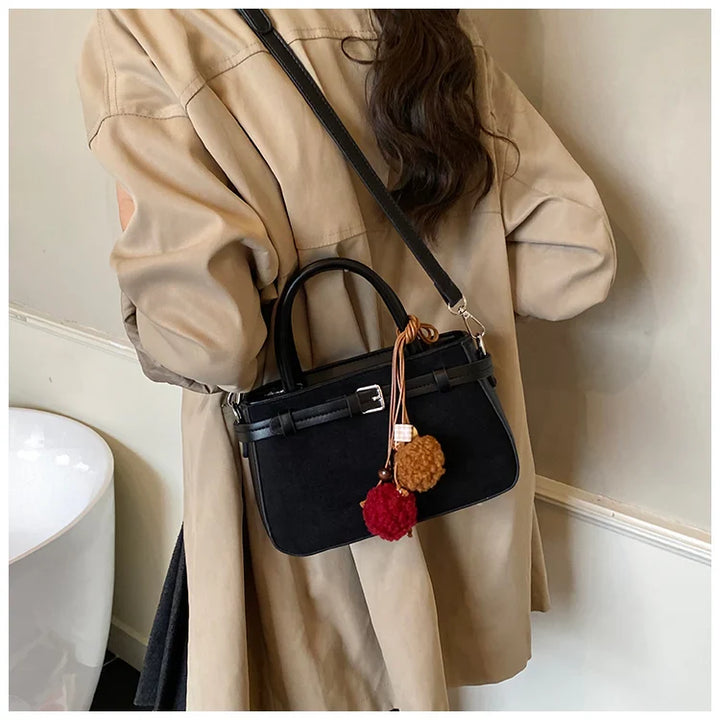 Suede bag with retro design + accessories