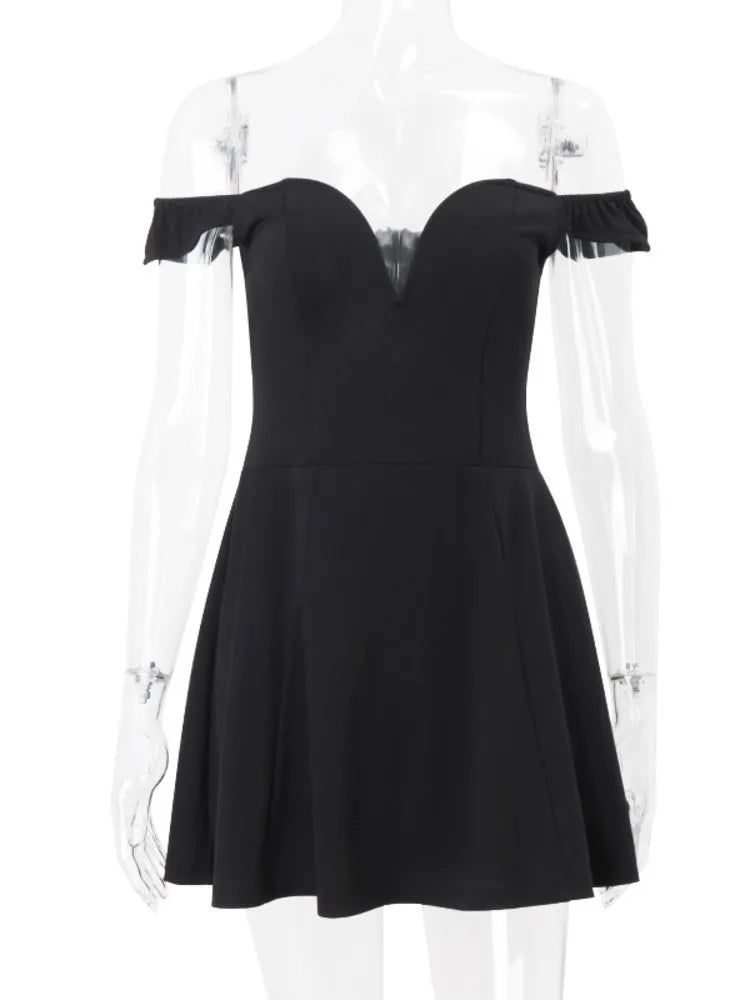 שמלת מיני בגזרת A כתפיים חשופות מחשוף V - AMOR