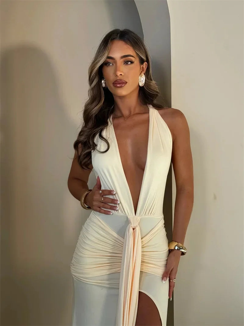 שמלת מקסי בעיצוב מחשוף V עמוק גב פתוח ושסע קדמי בעיטור שובלים וכיווצים - וונדה