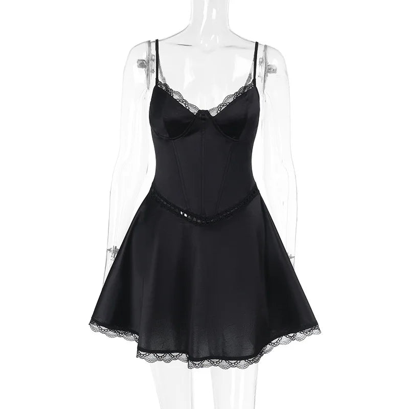 שמלת מיני סאטן בגזרת A בעיטור תחרה - Meilani