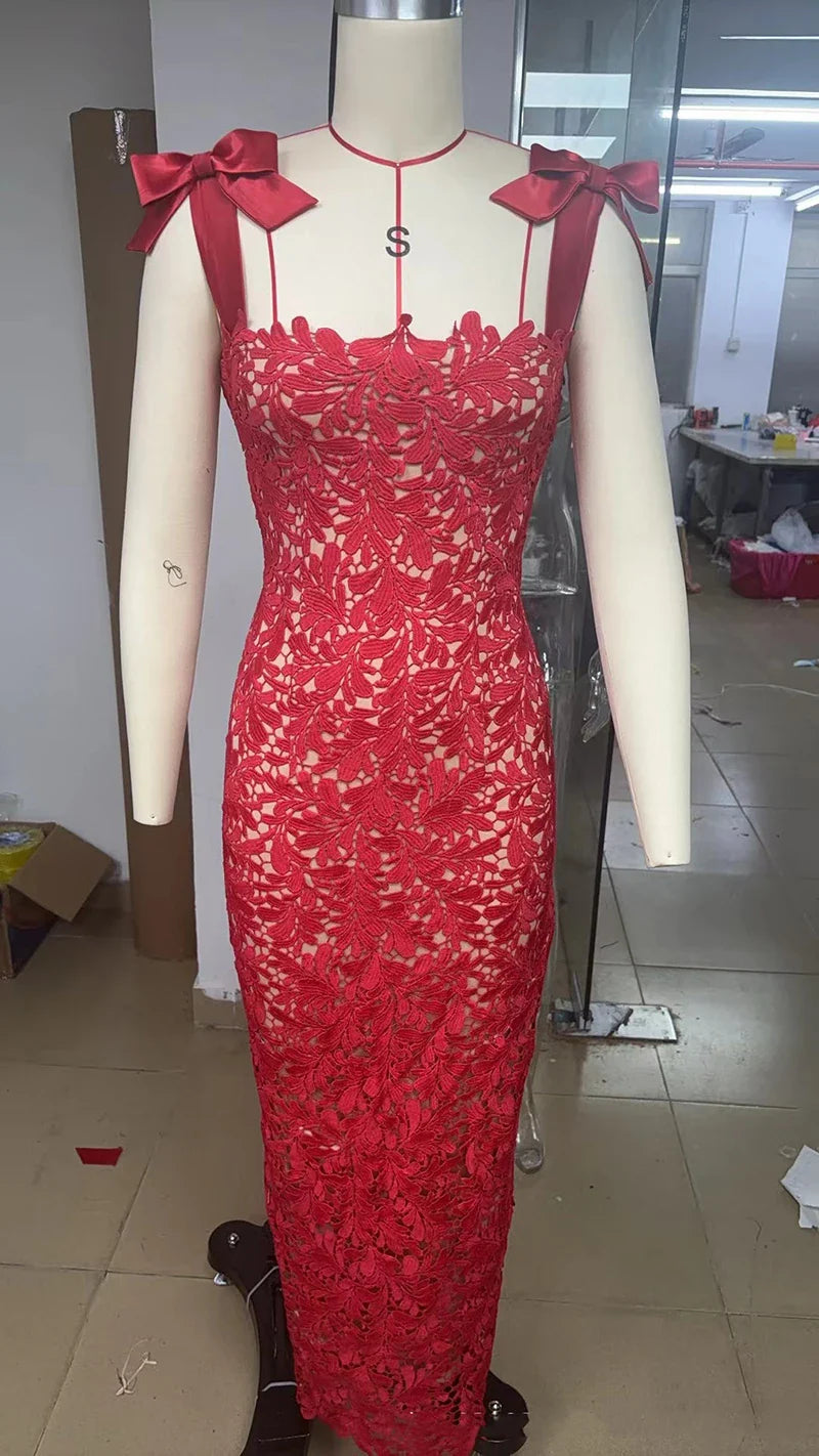 שמלת מקסי בעיצוב רקמת פרחים בעיטור פפיון בכתפיות - ריינה