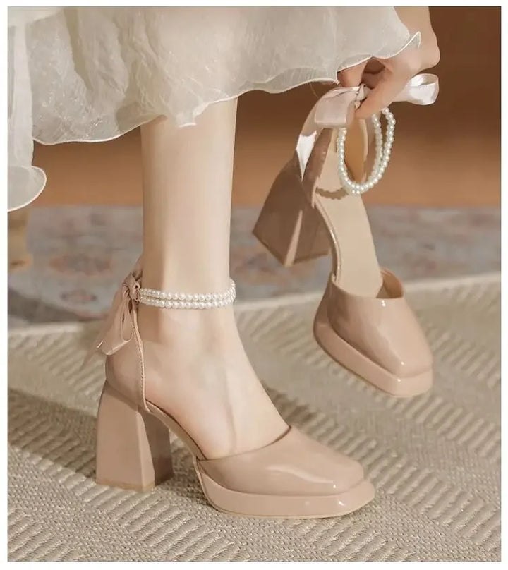 Shiny leatherette heels with pearls and bow tie - Vivienne