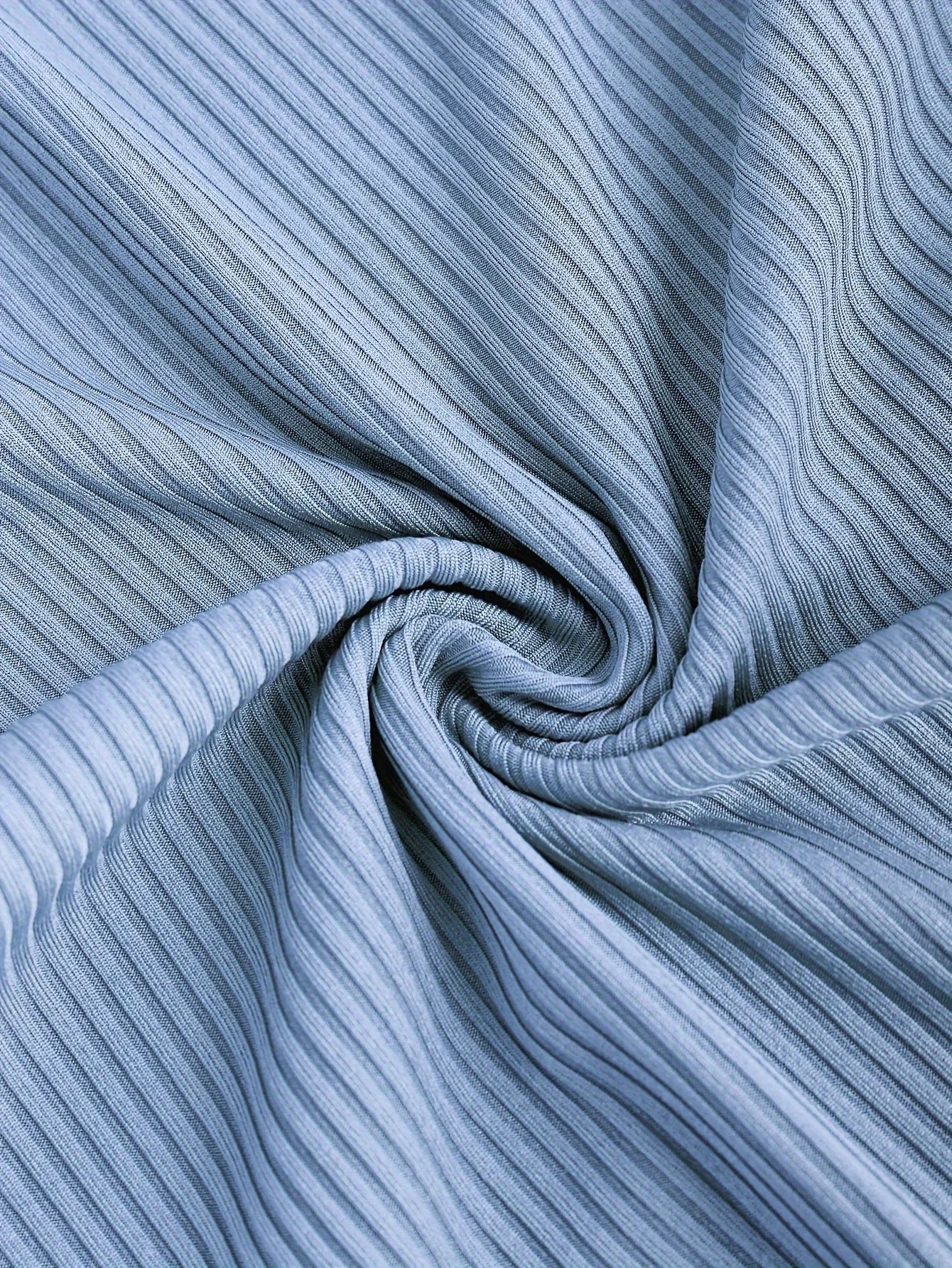 שמלת מידי סרוגה בעיטור שסע וקשירה בחזה - NATALY