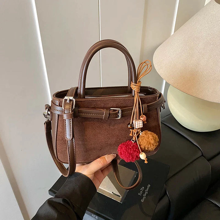 Suede bag with retro design + accessories