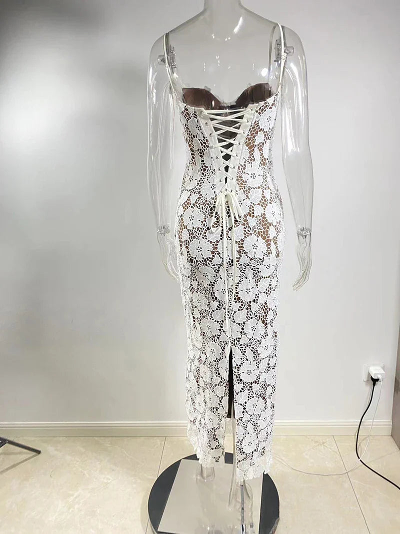 שמלת מקסי תחרה בעיצוב רקמת פרחים קשירות בגב - ורוניקה