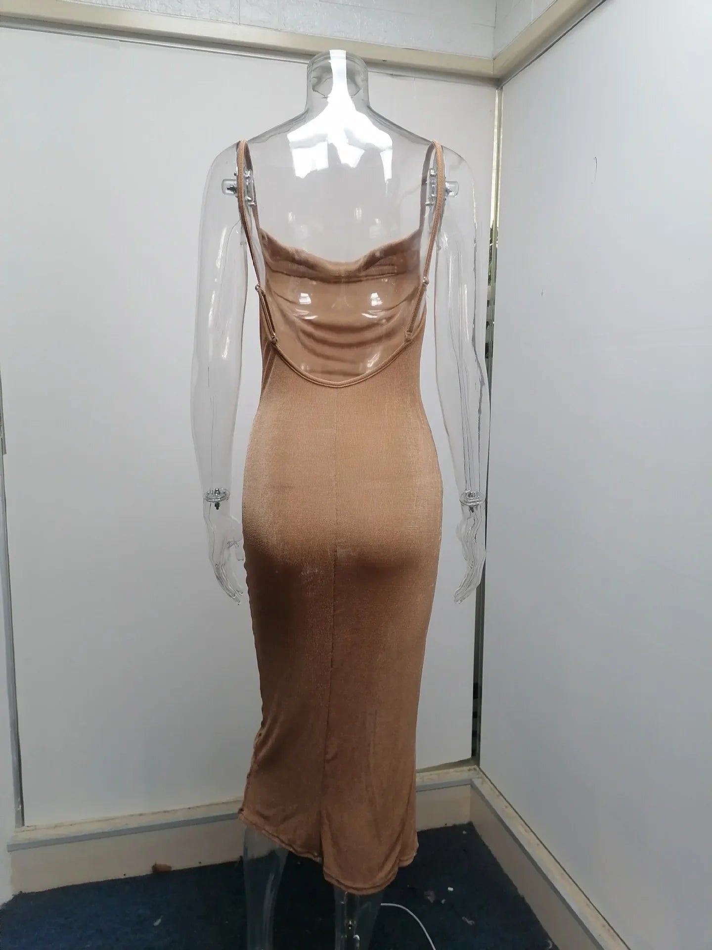 שמלת מידי קיצית סרוגה בעיטור שסע - סמייל