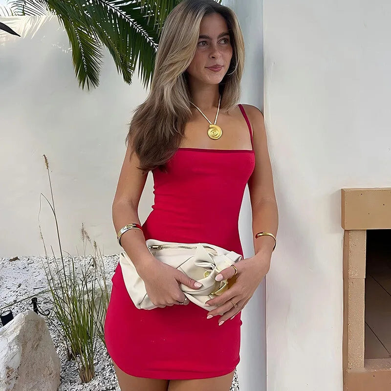 שמלת מיני צמודה בעיטור חגורה דקה - LOLI