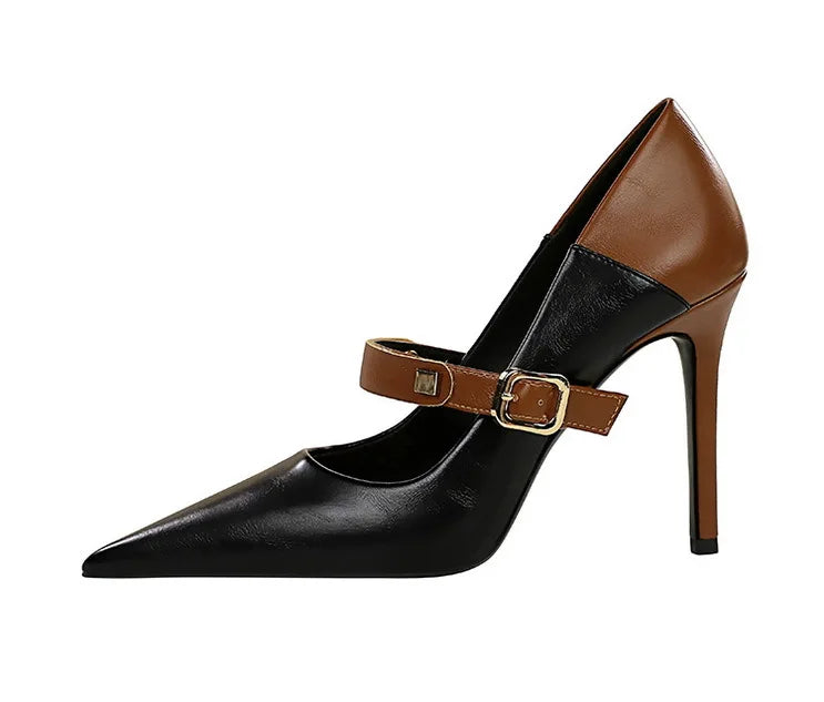 נעלי עקב שפיץ דמוי עור בעיטור אבזם - MARGARET