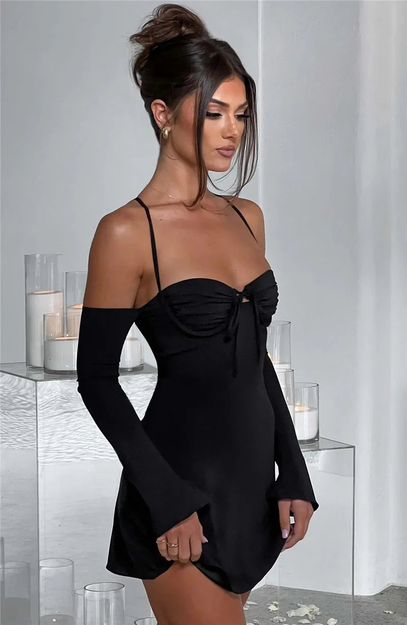 שמלת מיני כתפיים חשופות בעיטור קשירה בחזה - רומי