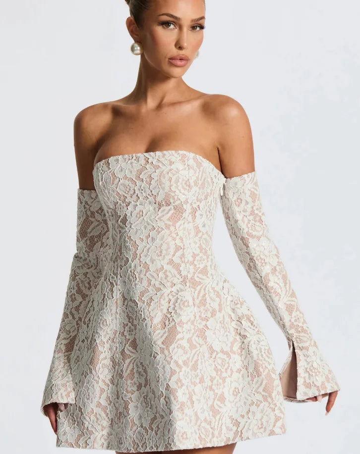 שמלת מיני תחרה בגזרת A בעיטור שרוולים תואמים - אן