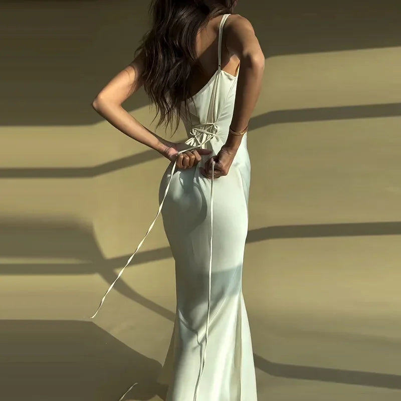 שמלת מקסי סאטן אלגנטית קשירה בגב להצמדה במותן - זוהר