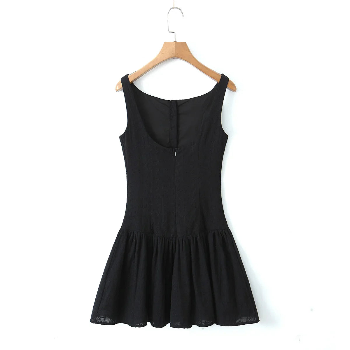 שמלת מיני בעיצוב רקמה בעיטור כפתורים - שקד