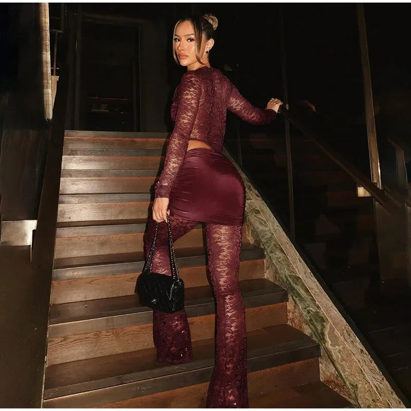 חליפת תחרה שני חלקים בגד גוף ומכנסיים ארוכים בעיטור חצאית מיני  - Meadow