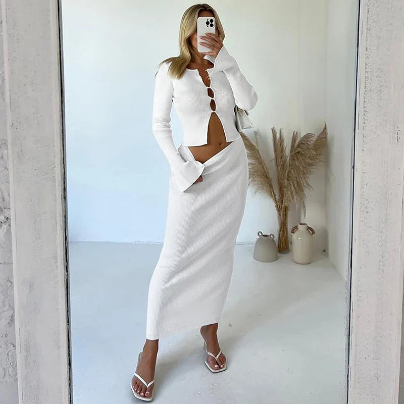 סט סרוג שני חלקים חולצה בסגירת כפתורים וחצאית מקסי צמודה - MARIEL