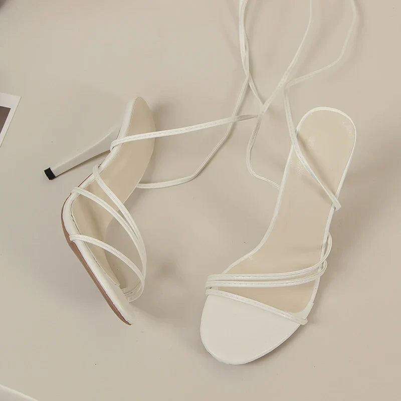 סנדלי עקב קשירה - LOLA