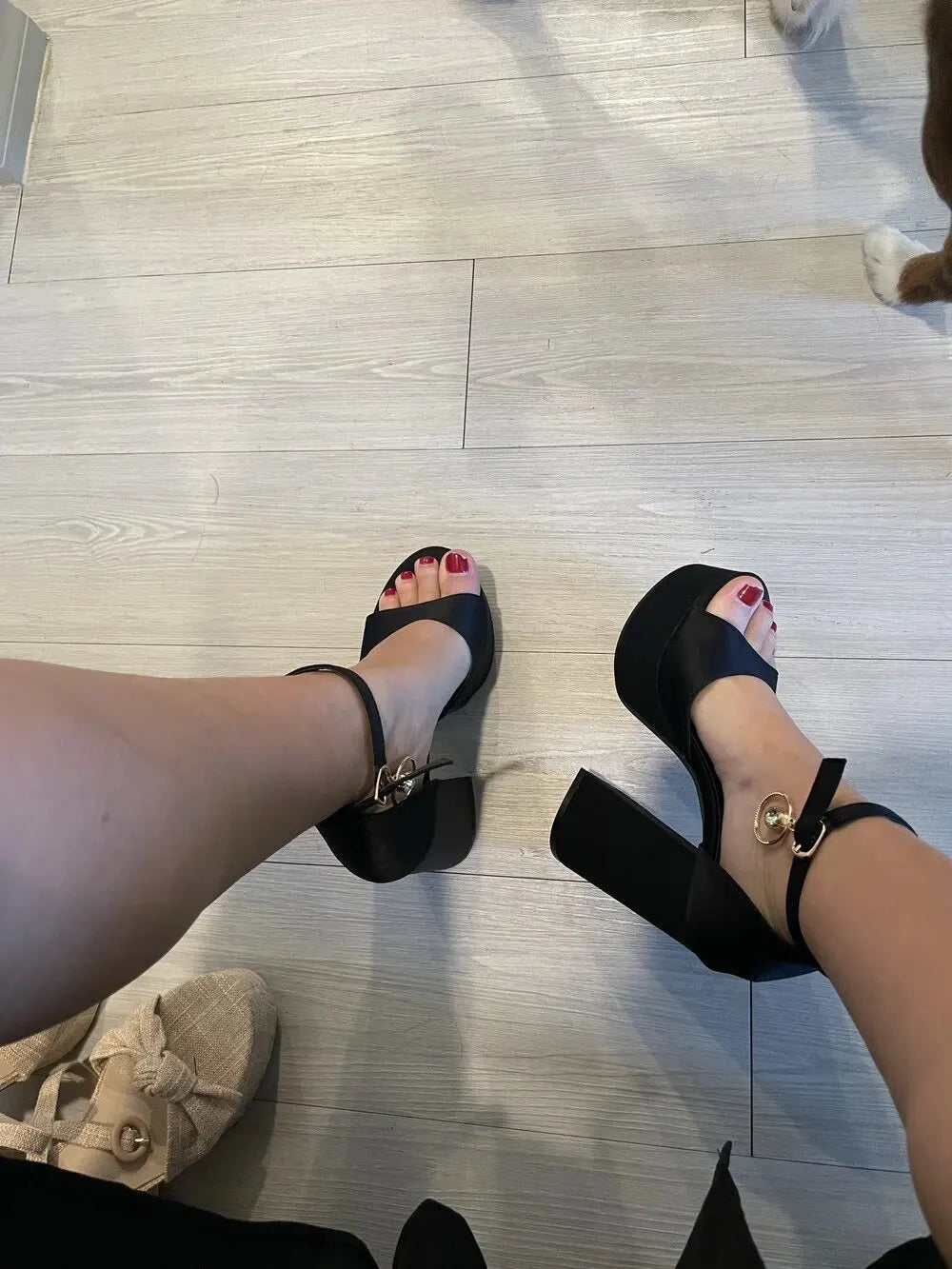 סנדלי עקב סאטן - מולי