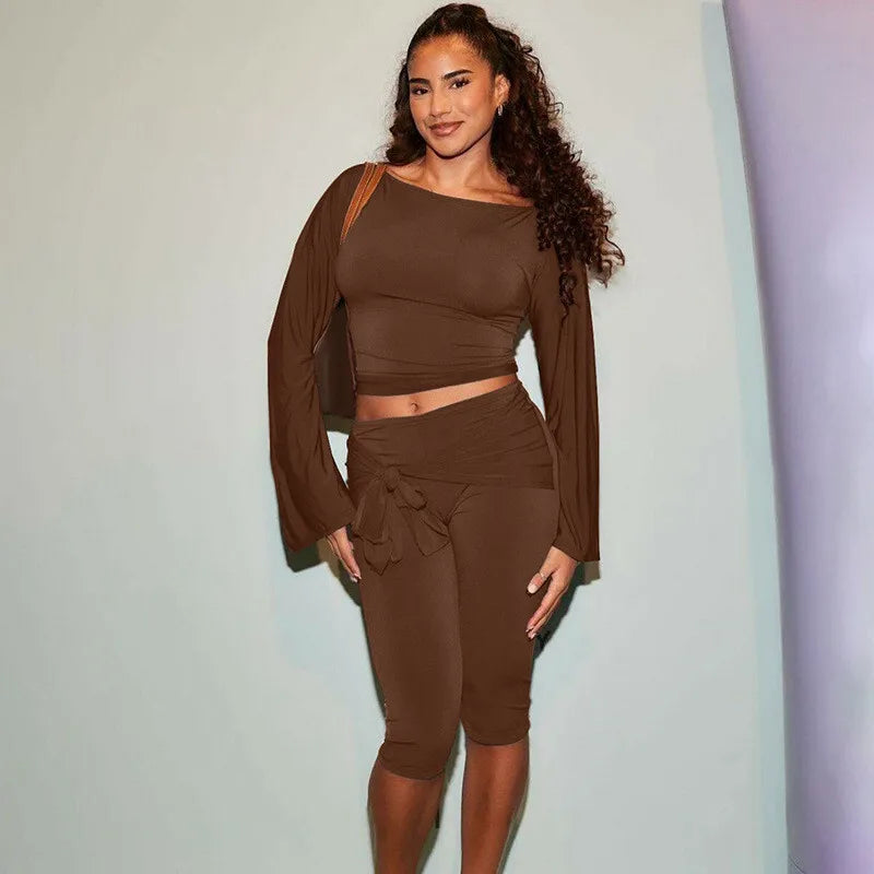 חליפת שני חלקים טייץ שלושת רבעי בעיצוב קשירה וחולצת שרוולי פעמון - קנדי