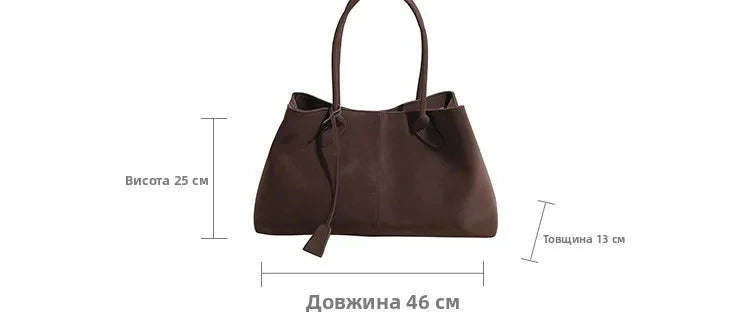 Suede bag with classic design