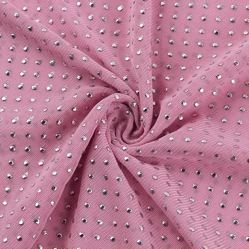 שמלת מיני צמודה בעיטור זרקונים מנצנצים בגזרת גולף - קארדי