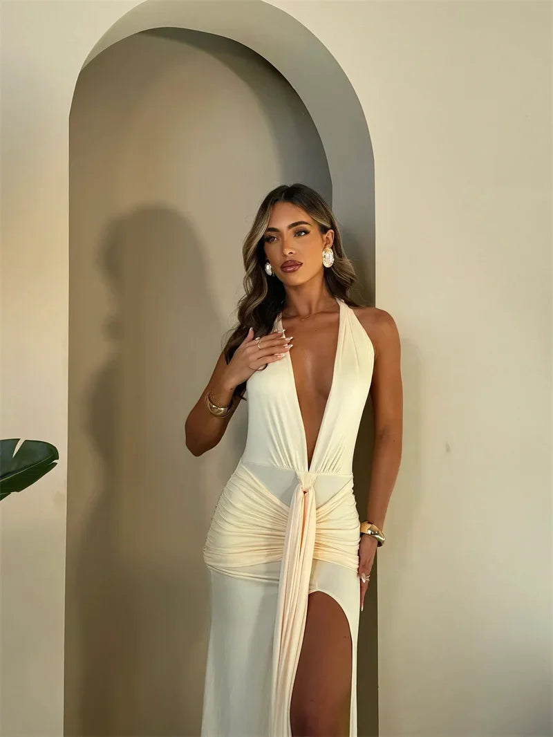 שמלת מקסי בעיצוב מחשוף V עמוק גב פתוח ושסע קדמי בעיטור שובלים וכיווצים - וונדה