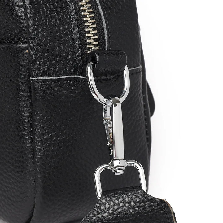 Leather bag with special strap design