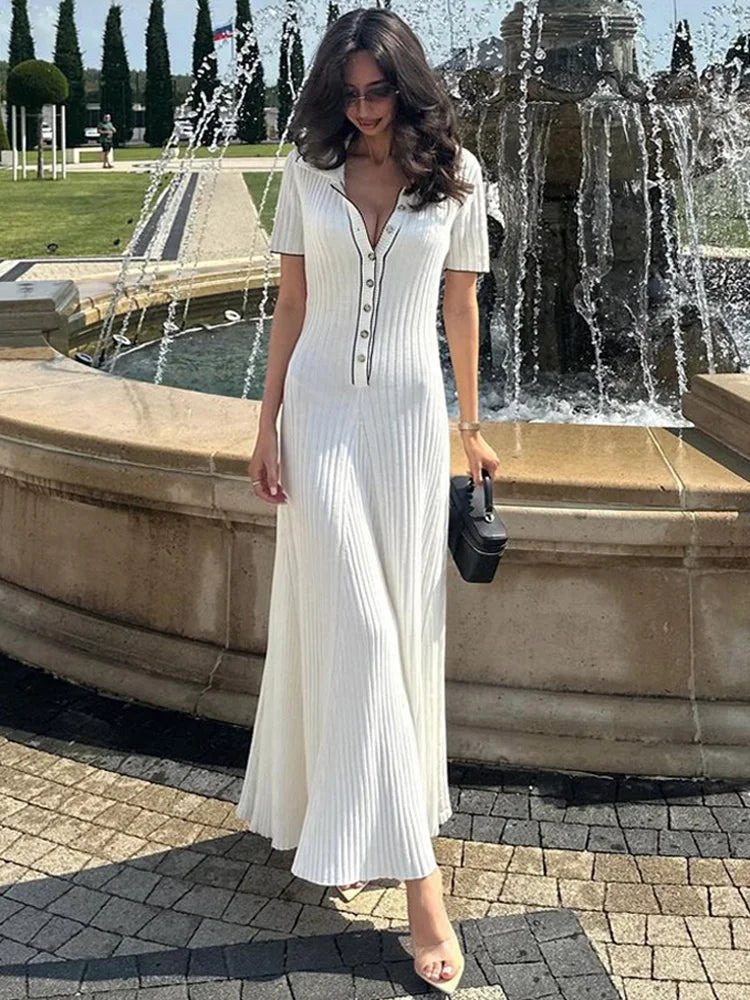 שמלת מקסי סרוגה בעיצוב אלגנטי בעיטור כפתורים - Ivanna