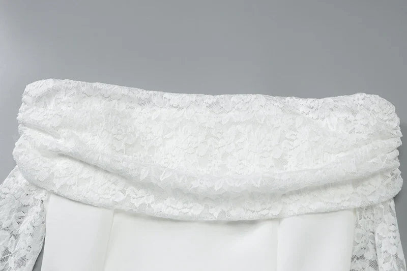 שמלת מיני סאטן כתפיים חשופות שרוולי תחרה - AMALIA