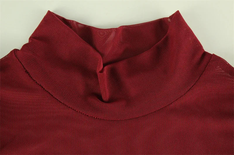 שמלת מיני גולף מחויטת בעיצוב רשת - יילין